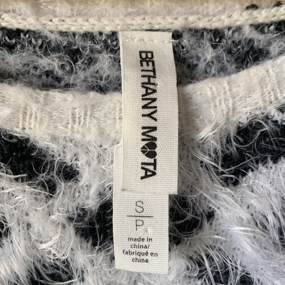 BETHANY MOTA Geometric Print Fuzzy Long Sleeve Sweater - Picture 3 of 7